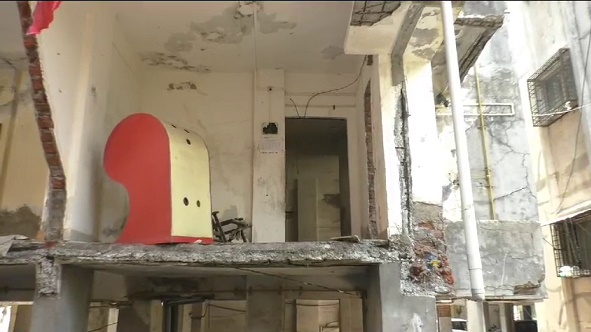 સ્લેબ ધરશાયી : પાલિકાનું અધ્ધર કામ, મિલકત ખાલી કરાવી પરંતુ ઉતારાઈ નહીં